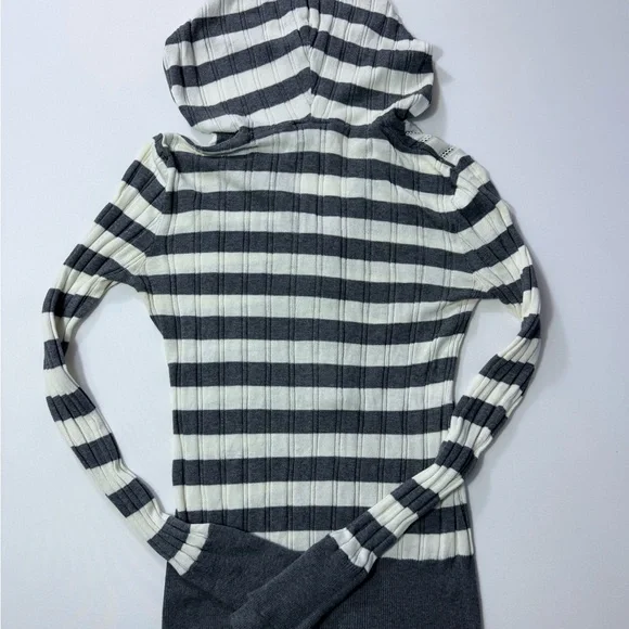 Say What? Women's Bella Swan V-Neck Striped Large Sweater in Gray and White - Picture 5 of 5